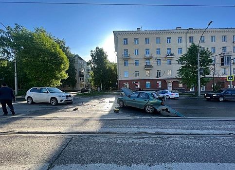 Водитель BMW Х5 пострадал в ДТП с Chevrolet Lanos в Новосибирске