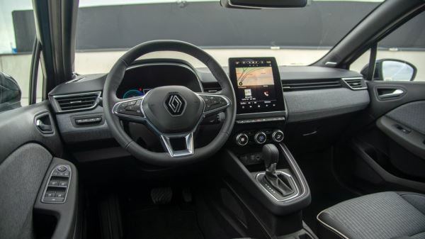 Хетчбэк Renault Clio стал бестселлером в Европе в апреле