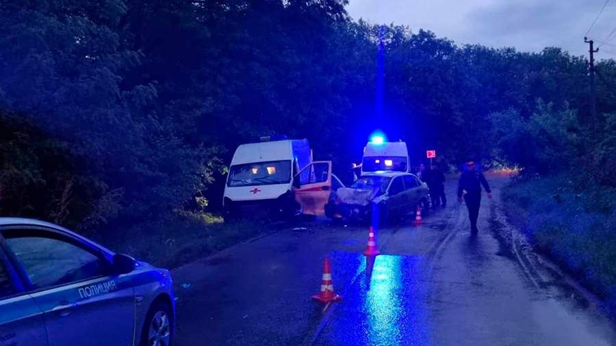 В Ставрополье в ДТП с участием скорой пострадали четыре человека