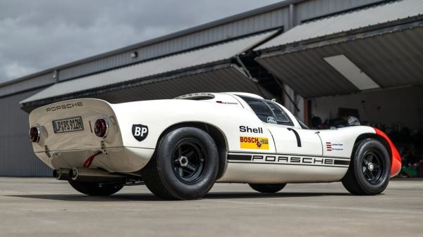 Винтажный гоночный Porsche выставили на аукцион