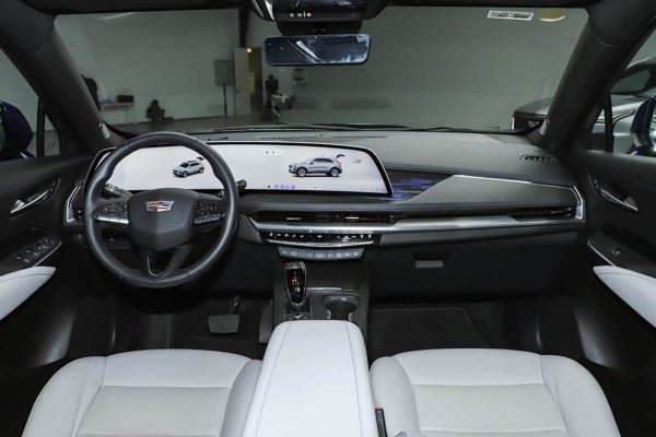 Начались продажи Cadillac XT4 за 1,7 млн рублей: дешевле Lada Aura