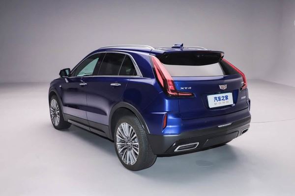 Начались продажи Cadillac XT4 за 1,7 млн рублей: дешевле Lada Aura