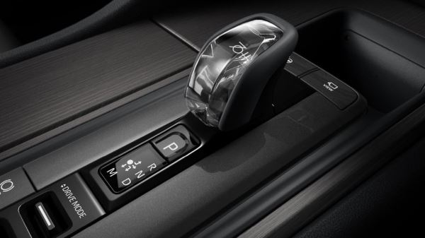 Японцам предложат роскошную версию Toyota Crown в стиле Maybach