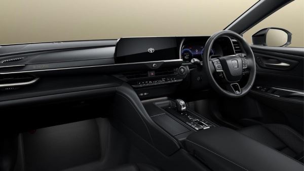 Японцам предложат роскошную версию Toyota Crown в стиле Maybach