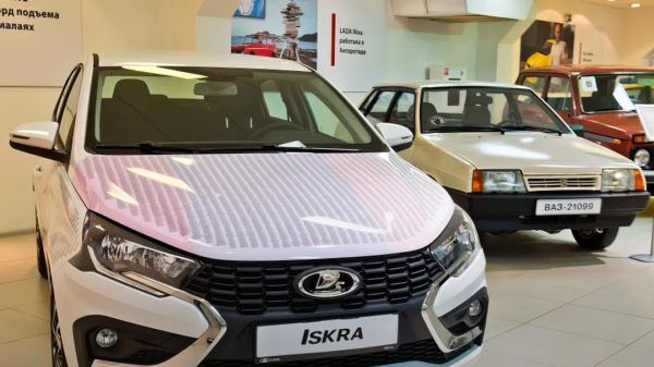 Lada Iskra с 38 тысячами фамилий на кузове попала в музей АвтоВАЗа