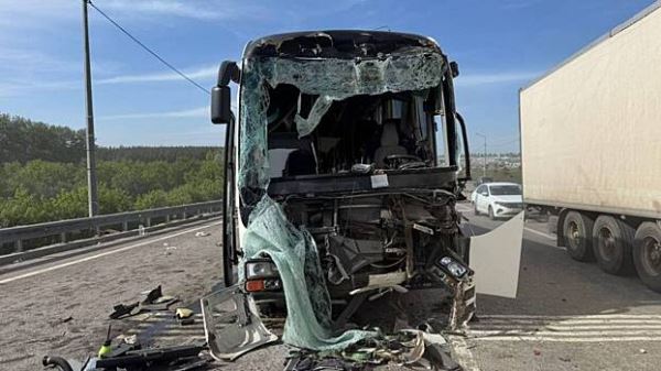 В Воронежской области в ДТП с автобусом и двумя грузовиками пострадали 14 человек