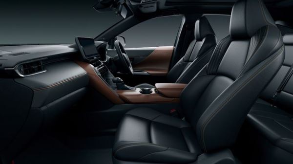 В России появился новый семейный кроссовер Toyota, который намного дешевле Geely Monjaro