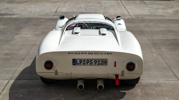 Винтажный гоночный Porsche выставили на аукцион