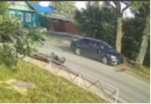 В Кировском районе двое школьников на мопеде попали в ДТП