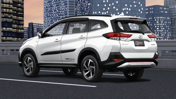 В России появился недорогой семиместный кроссовер Toyota, который стоит намного дешевле «китайцев»