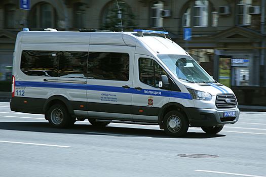 Человек погиб в ДТП с машинами полиции, скорой и Porsche в российском регионе