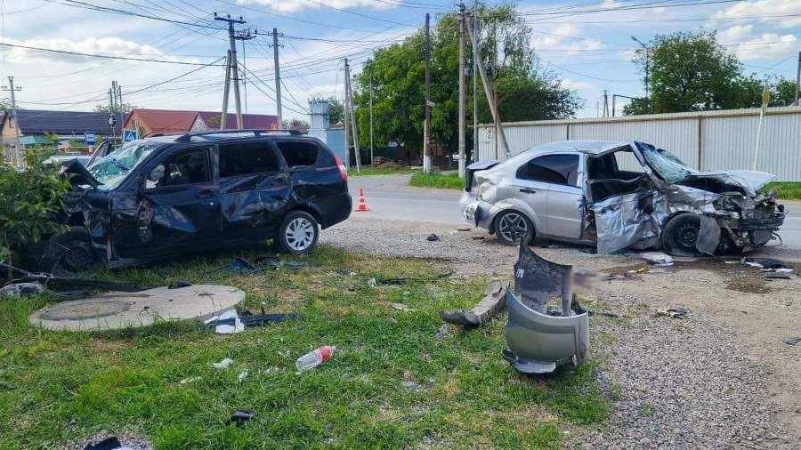 В Ставропольском крае в результате ДТП два человека погибли и еще трое ранены