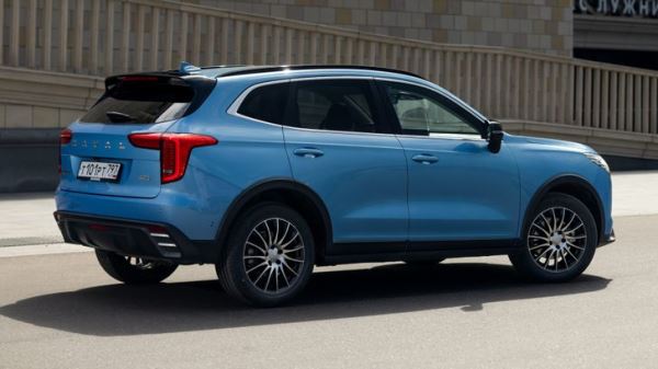 В России неожиданно подорожали самые дешевые и популярные кроссоверы Haval. Сколько они стоят теперь