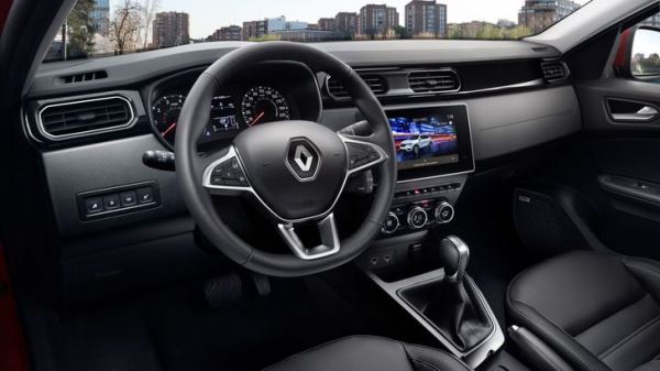 В продажу вернулся привычный кроссовер Renault российской сборки. Он стоит дешевле «китайцев»