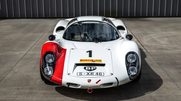 Винтажный гоночный Porsche выставили на аукцион