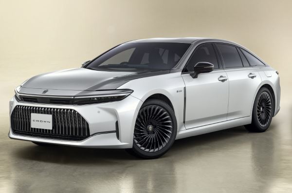 Японцам предложат роскошную версию Toyota Crown в стиле Maybach