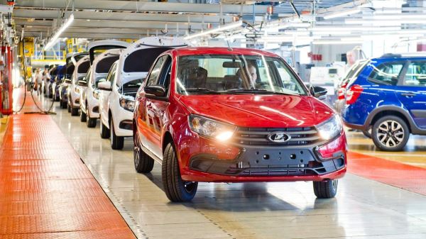 Названы 10 самых самых дешевых автомобилей в России