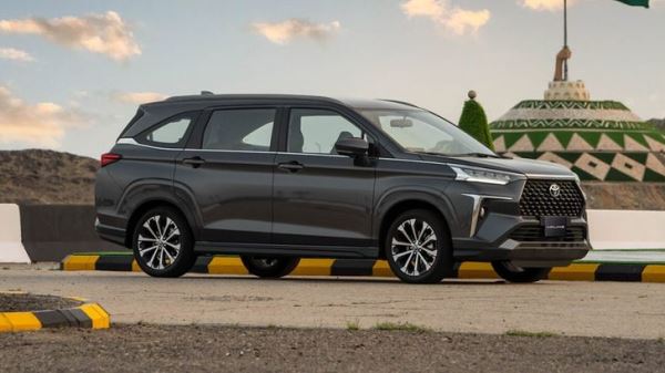 В России появилась недорогая семиместная Toyota, которая стоит дешевле «китайцев»