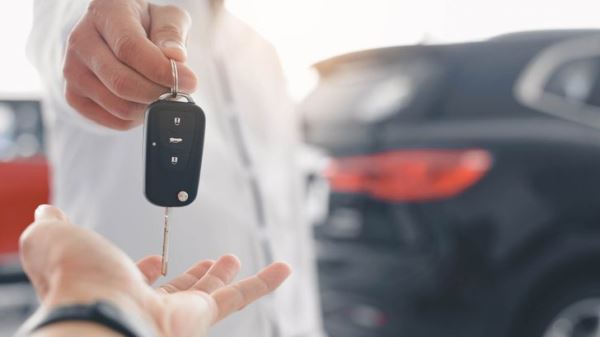 В России хотят полностью запретить покупку автомобилей без дилеров