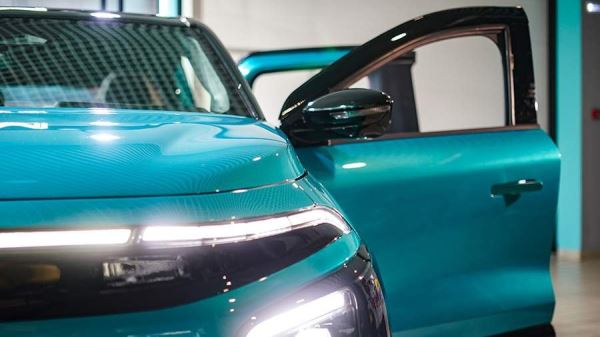 Продажи легковых автомобилей в РФ упали на 26% в январе – мае