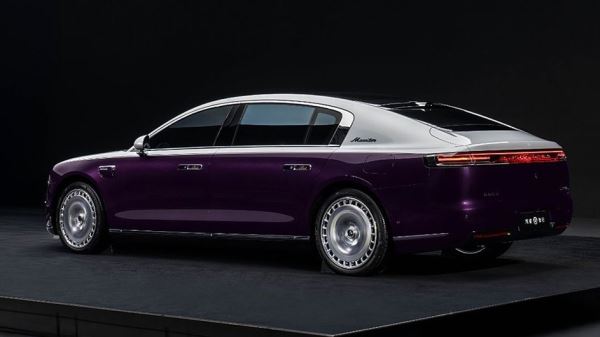 JAC и Huawei начали продажи соперника Maybach: дешевле ожидаемого