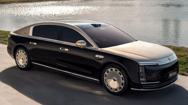 JAC и Huawei начали продажи соперника Maybach: дешевле ожидаемого
