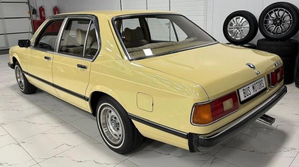 В Подмосковье продают 48-летнюю BMW 7-Series без пробега по РФ